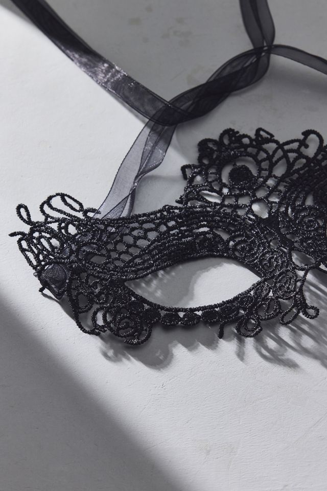 Ivy Black Lace Mask #2