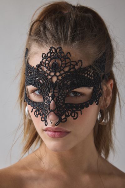 Ivy Black Lace Mask