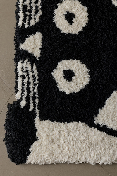 Peeking Cat Tufted Rug