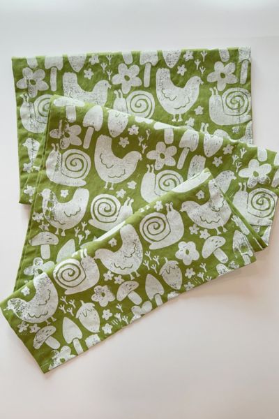Julie Peach Block Printed Garden Party Table Runner In Green At Urban Outfitters