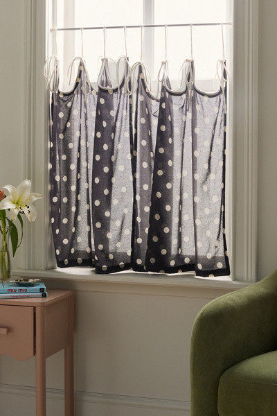 Scalloped Tie-Top Café Curtain Set | Urban Outfitters