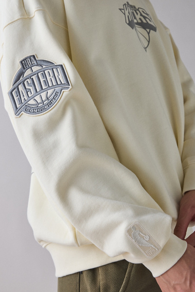 Pro Standard NBA New York Knicks Graphic Oversized Crew Neck Sweatshirt