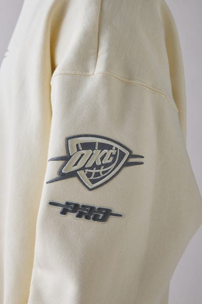 Pro Standard NBA Oklahoma City Thunder Team Logo Graphic Crew Neck Sweatshirt