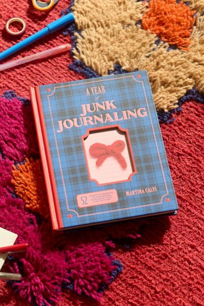 A Year Of Junk Journaling: 52 Creative Prompts To Transform Scraps Of Your Life Into Art By Martina Calvi