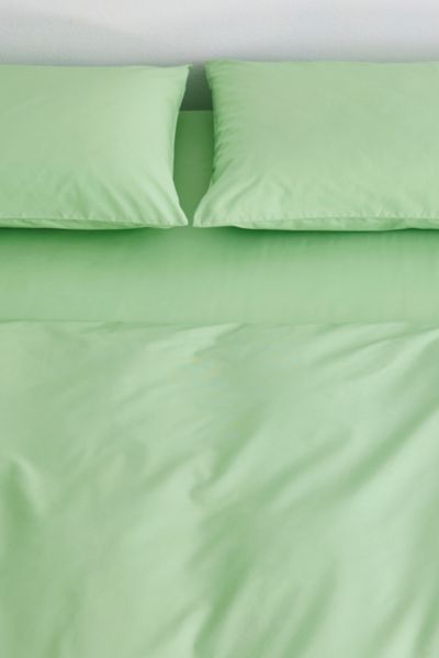 Bed Threads Organic Cotton Percale Pillowcase Set In Apple At Urban Outfitters