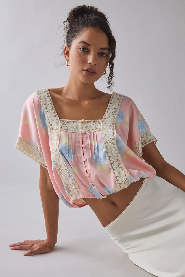 【merci】FLOWER LACE ARCH LINE BLOUSE IMG_3091.jpg?v=1777310442