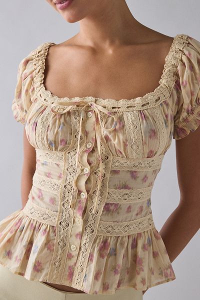 Kimchi Blue Stella Flutter Floral Top | Urban Outfitters