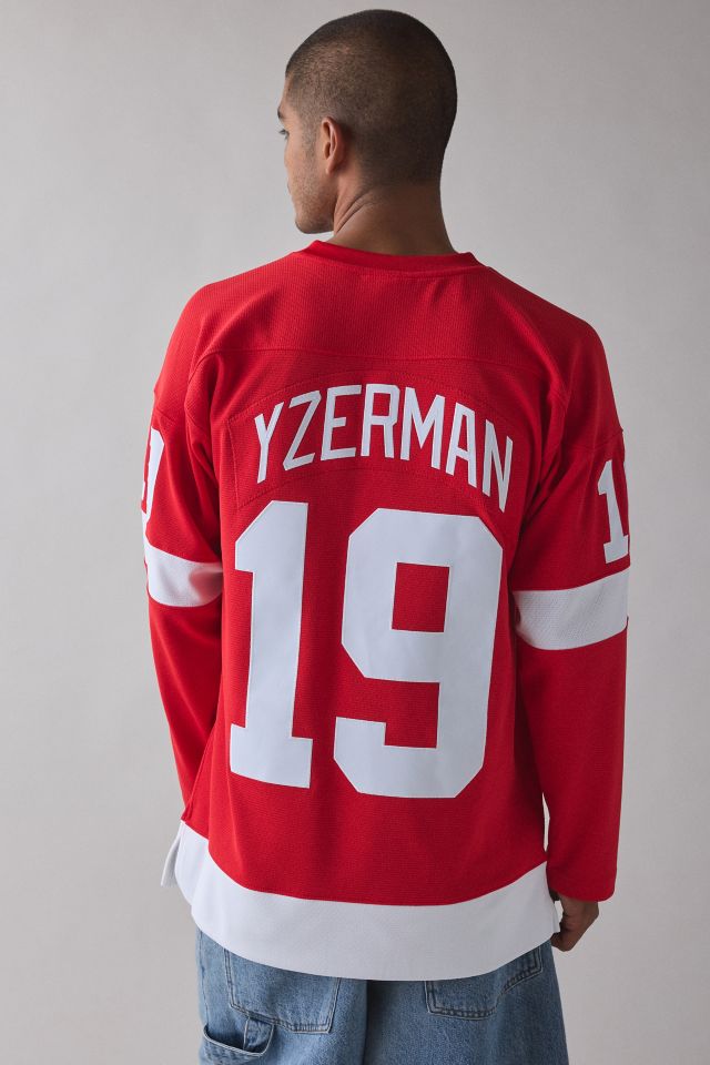 Mitchell & Ness NHL Detroit Red Wings Steve Yzerman 1996-97 Hockey Jersey #1