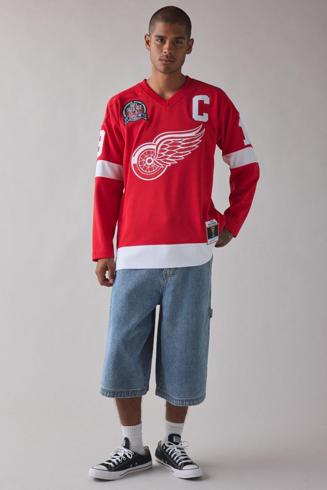 Mitchell & Ness NHL Detroit Red Wings Steve Yzerman 1996-97 Hockey Jersey #2