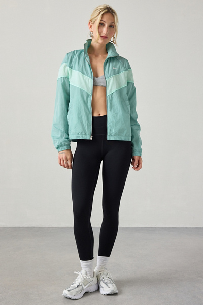 Nike Windrunner Loose UV Woven Full-Zip Jacket | Urban Outfitters