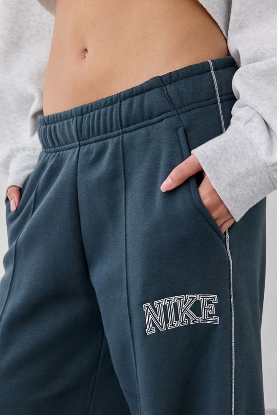 Nike Sportswear Phoenix Fleece Graphic Wide-Leg Sweatpant
