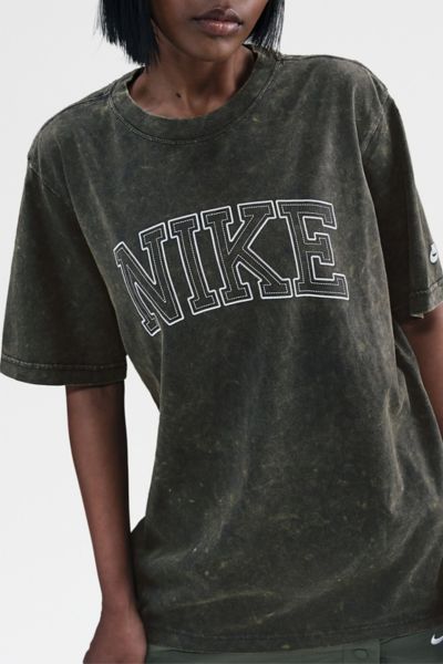 Nike Sportswear Classics Loose Graphic Tee