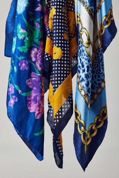 Vintage By UO Large Square Printed Bandana Scarf