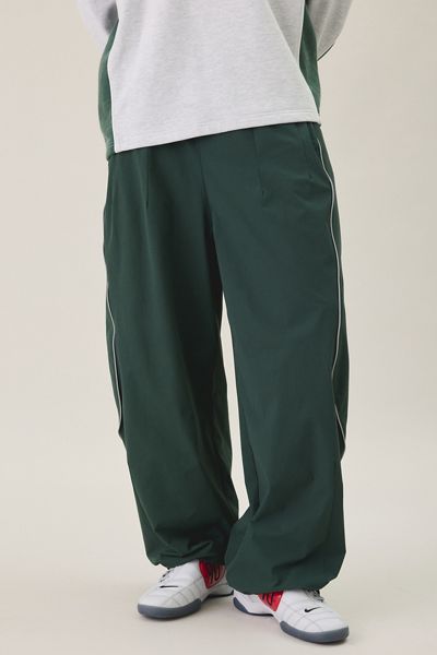 UO Retro Relaxed Wind Pants