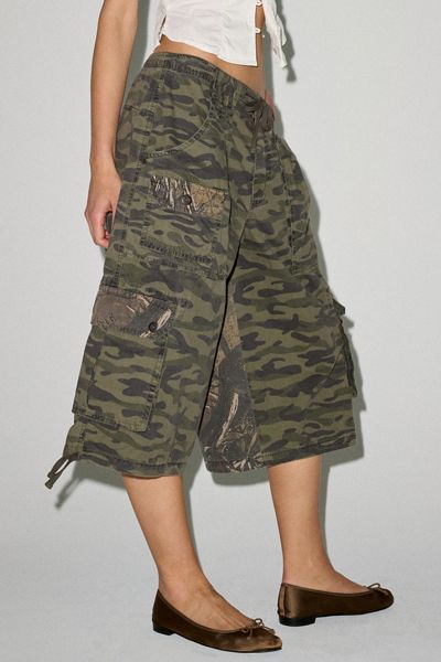 BDG San Diego Cropped Baggy Cargo Pants
