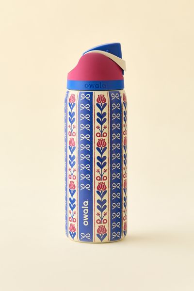 Owala Freesip 32 oz Water Bottle In Holiday Hygge At Urban Outfitters