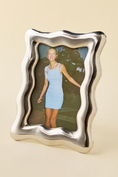 Wavy 5” X 7” Aluminum Picture Frame