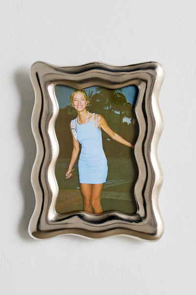 Wavy 5” X 7” Aluminum Picture Frame