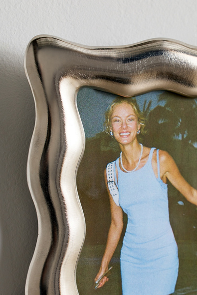 Wavy 5” X 7” Aluminum Picture Frame