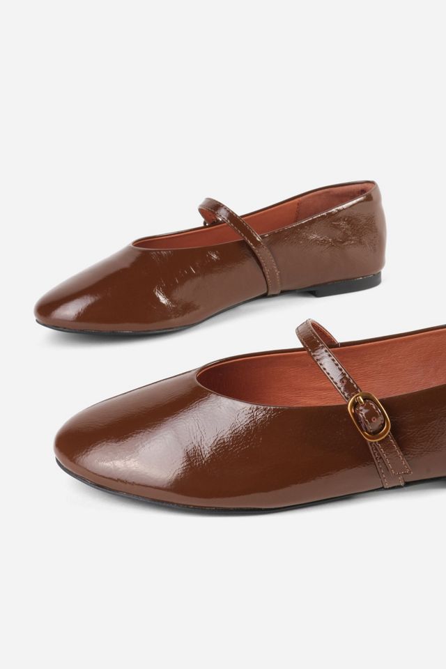 Intentionally Blank Larisa Flat #3