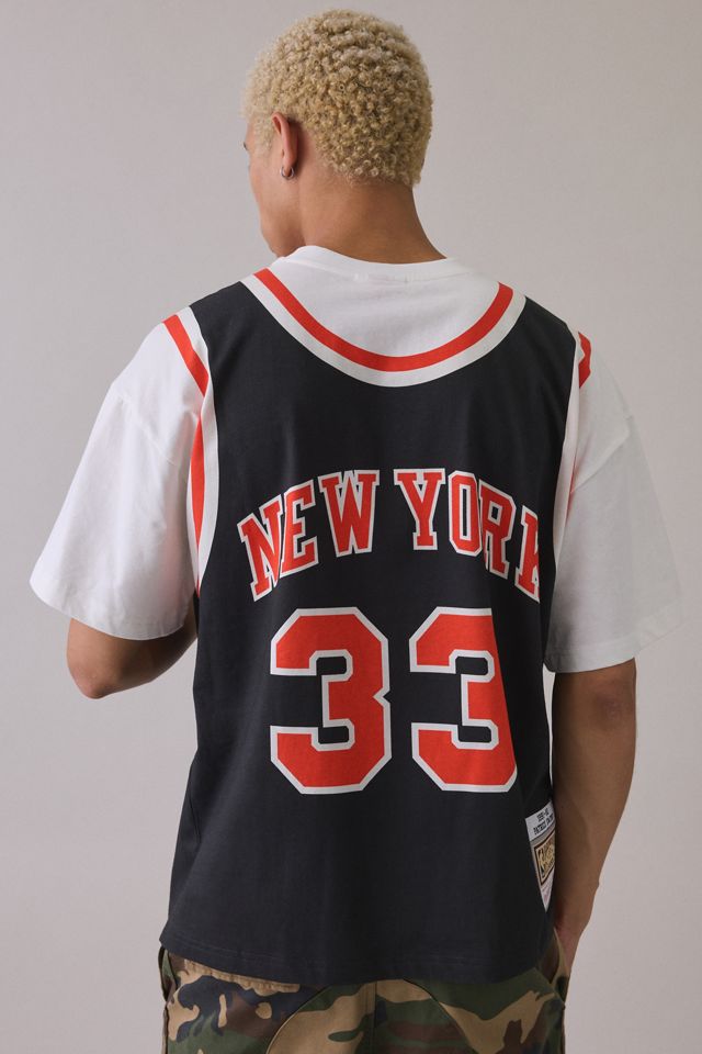 Mitchell & Ness NBA New York Knicks Patrick Ewing Jersey Graphic Tee #1