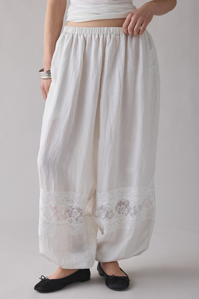 Kimchi Blue Luna Lace Baggy Balloon Pants | Urban Outfitters