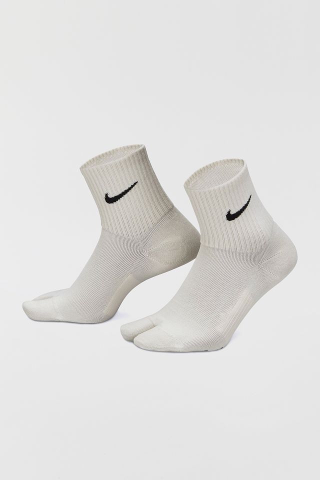 Nike Everyday Plus Lightweight Ankle Split-Toe Socks #1