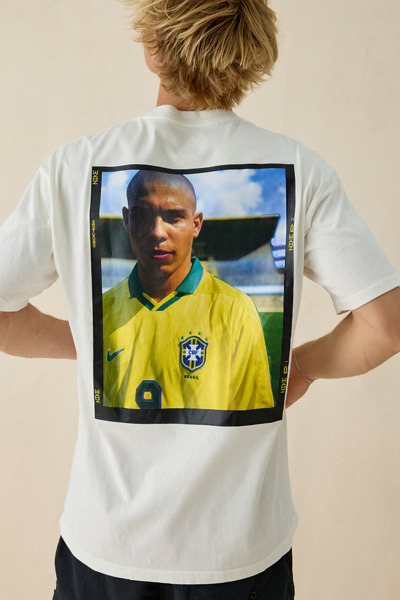 Nike Sportswear R9 Ronaldo Soccer Photo Graphic Tee | Urban Outfitters