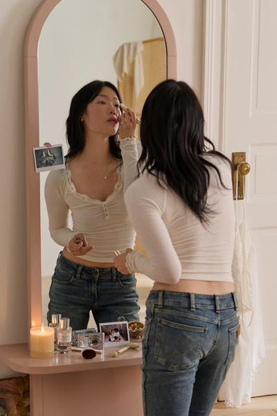 Cam Leaning Arch Wall Mirror in Dusty Rose at Urban Outfitters