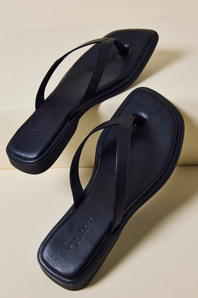 Vagabond Shoemakers Izzy Thong Sandals | Urban Outfitters