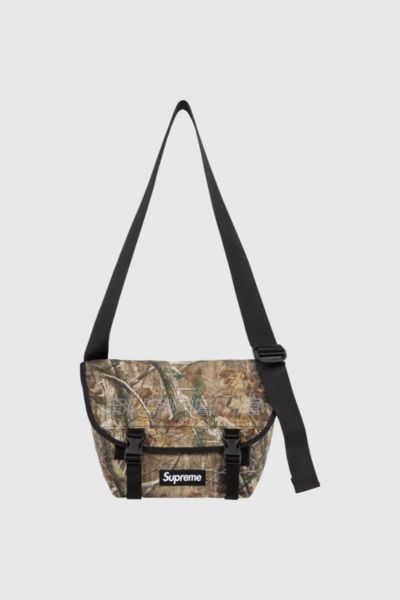 Supreme Polartec Sling Bag | Urban Outfitters