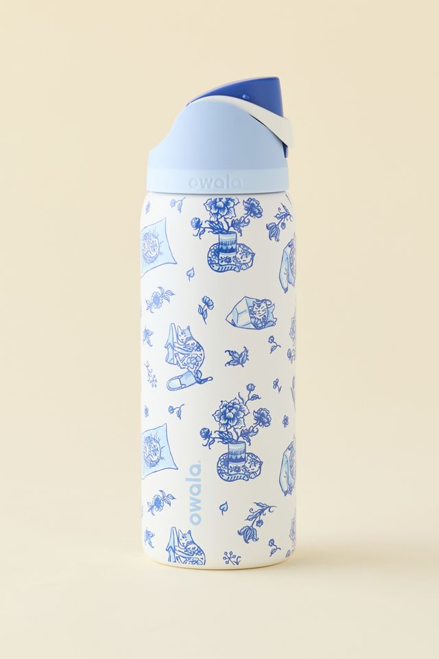 Owala UO Exclusive Delft Cat Print FreeSip 32 oz Water Bottle