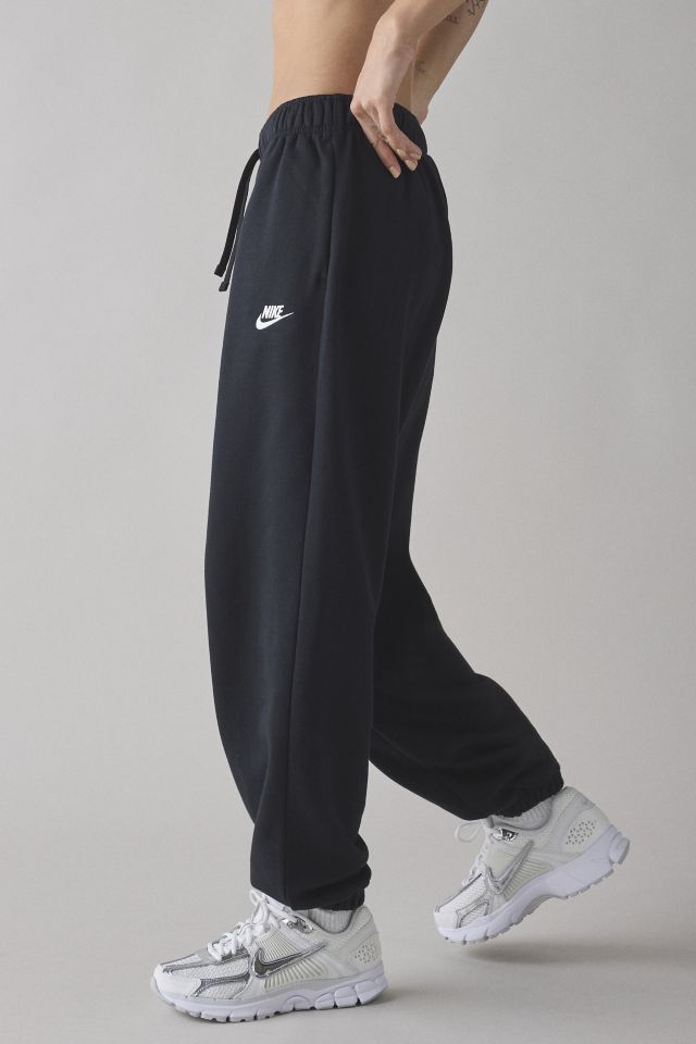 Nike Sportswear Club Fleece Mid-Rise Oversized Sweatpant #3