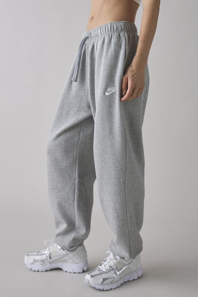 Nike Sportswear Club Fleece Mid-Rise Oversized Sweatpant #3