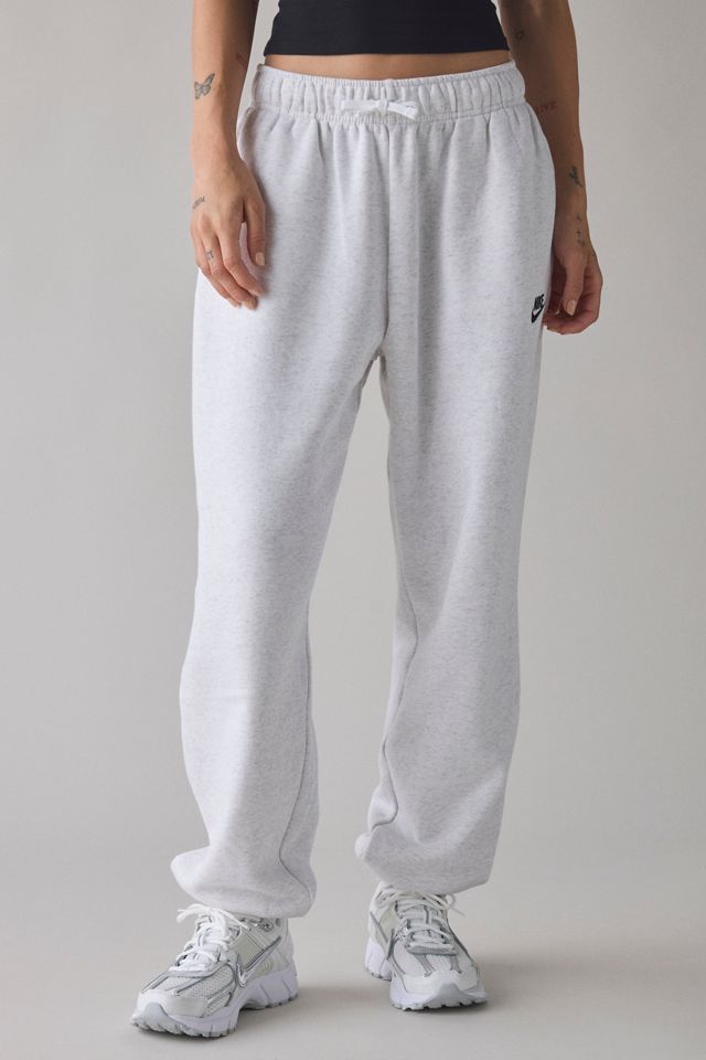 Nike Sportswear Club Fleece Mid-Rise Oversized Sweatpant #1