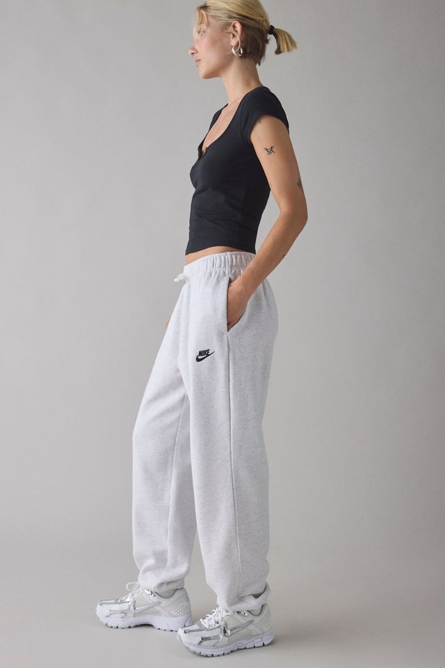 Nike Sportswear Club Fleece Mid-Rise Oversized Sweatpant #3