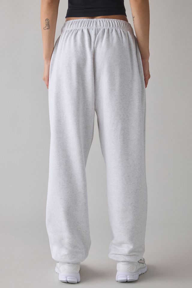 Nike Sportswear Club Fleece Mid-Rise Oversized Sweatpant #4