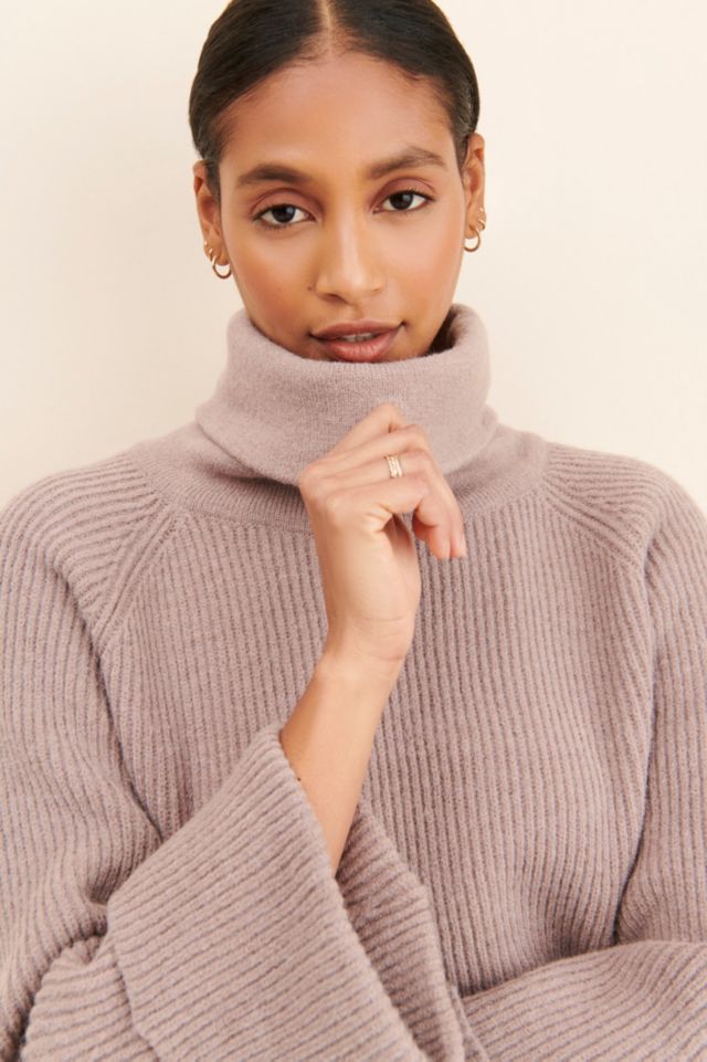 4SI3NNA Reign Sweater #2