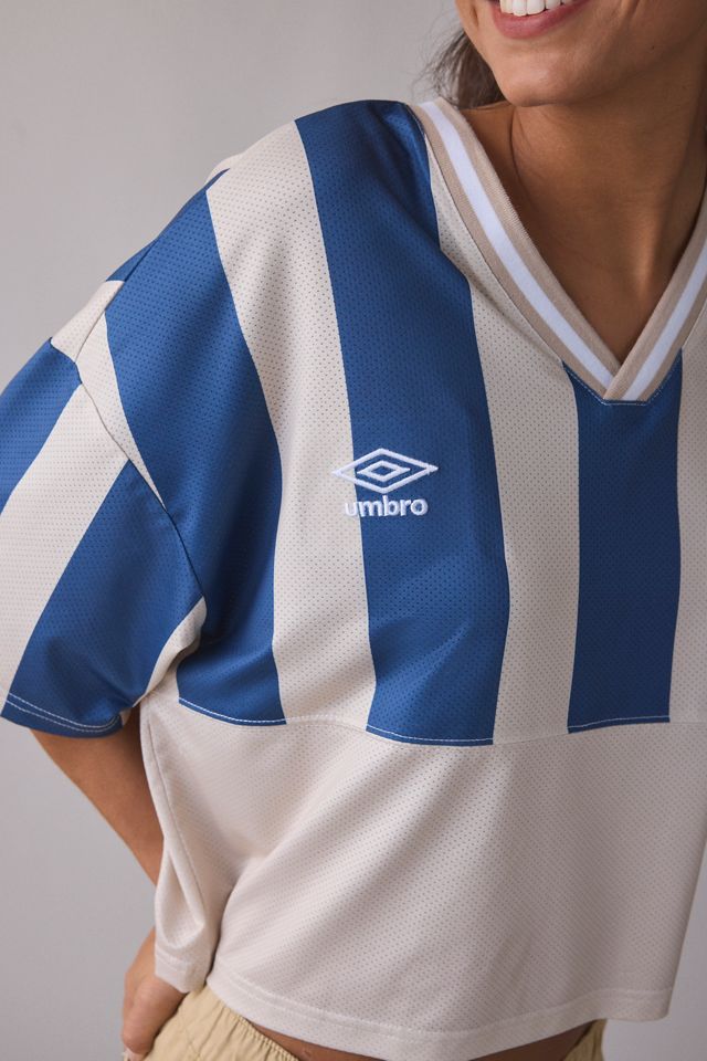 Umbro UO Exclusive Short Sleeve Cropped Jersey Tee | Urban Outfitters