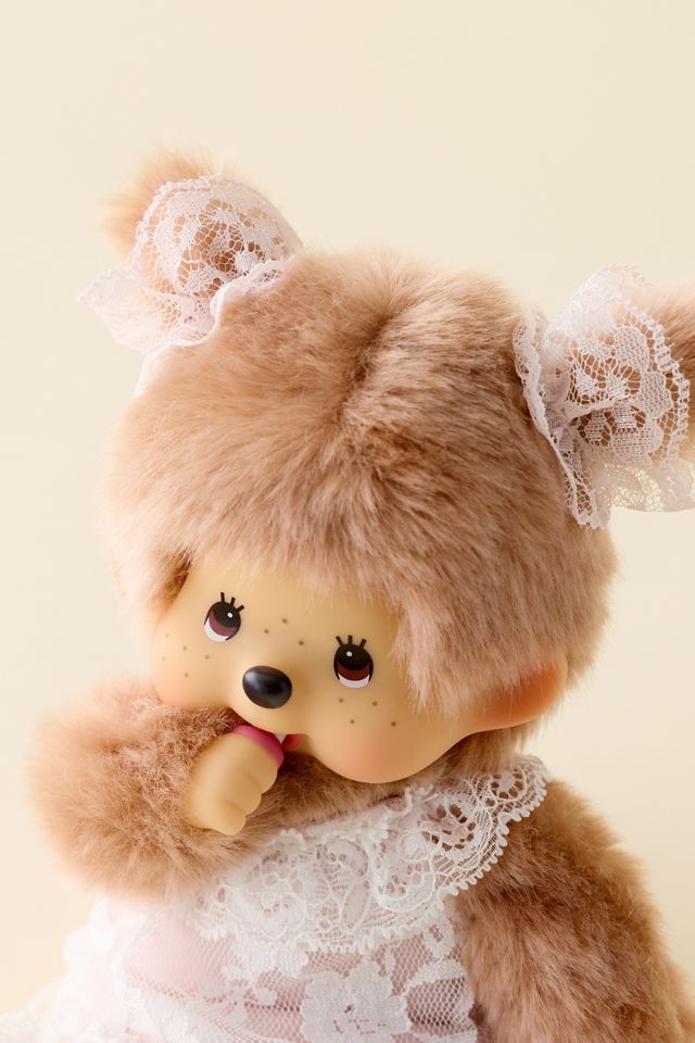 Peluche fille Monchhichi en robe de dentelle blanche beige #1