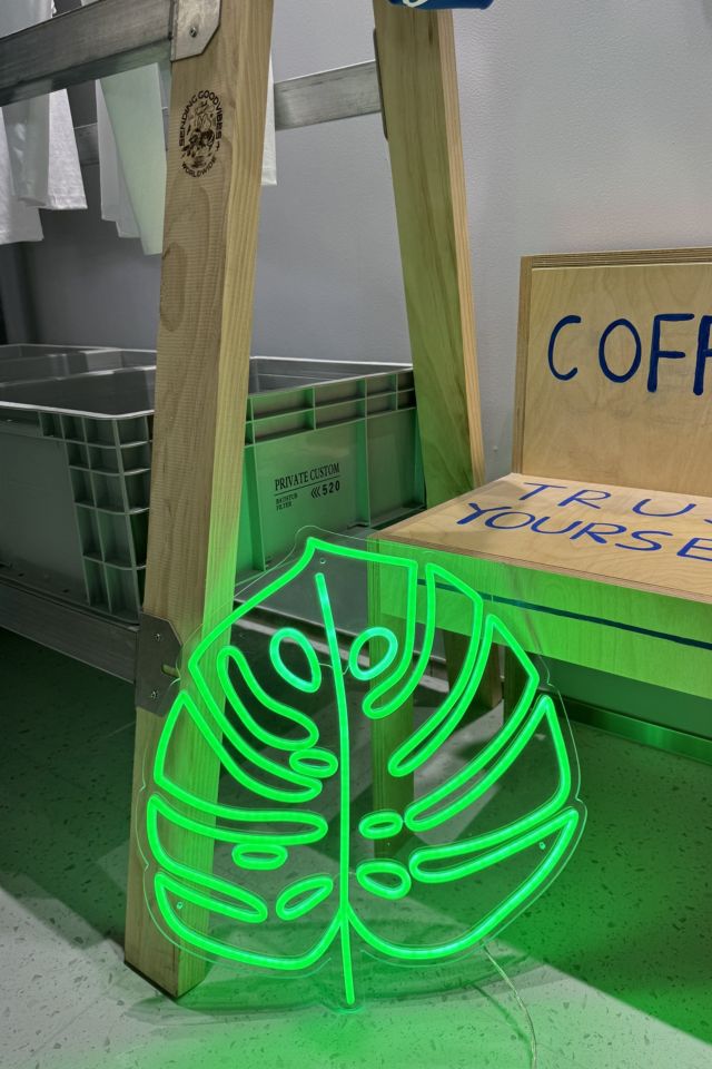 Echo Neon Monstera Leaf Neon Sign #3