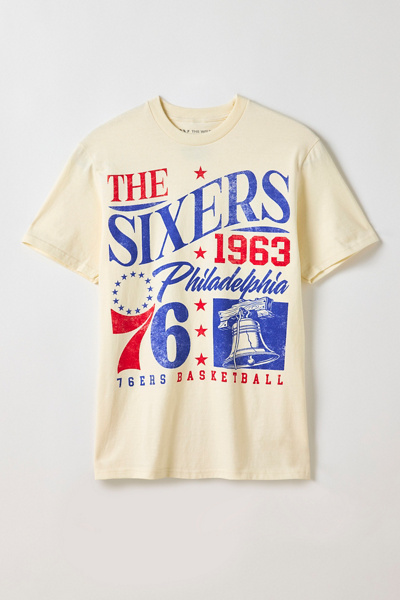T-shirt graphique Budweiser avec logo délavé | Urban Outfitters Canada