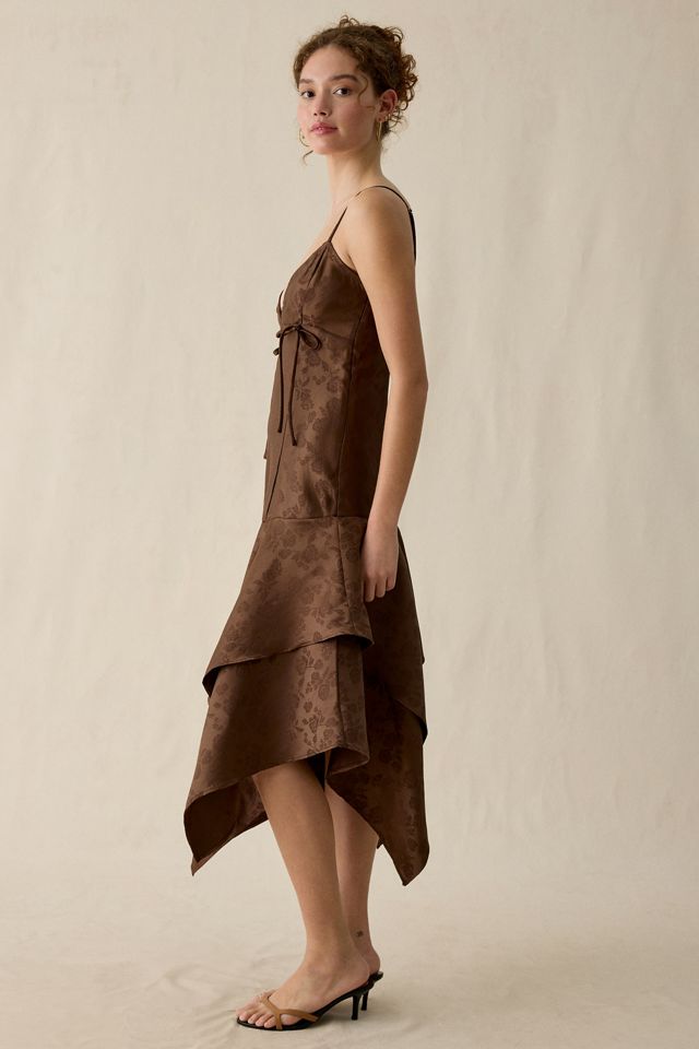 Robe midi Elise à ourlet asymétrique mouchoir Muse Assembly #2