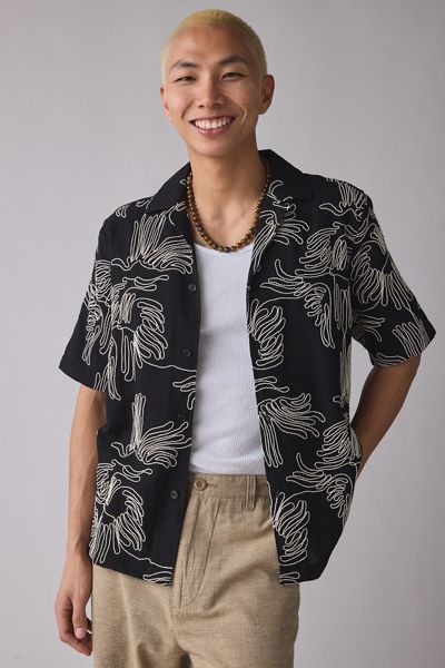 Chemise à manches courtes Les Deux Liam avec broderie de fleurs sur l'ensemble
