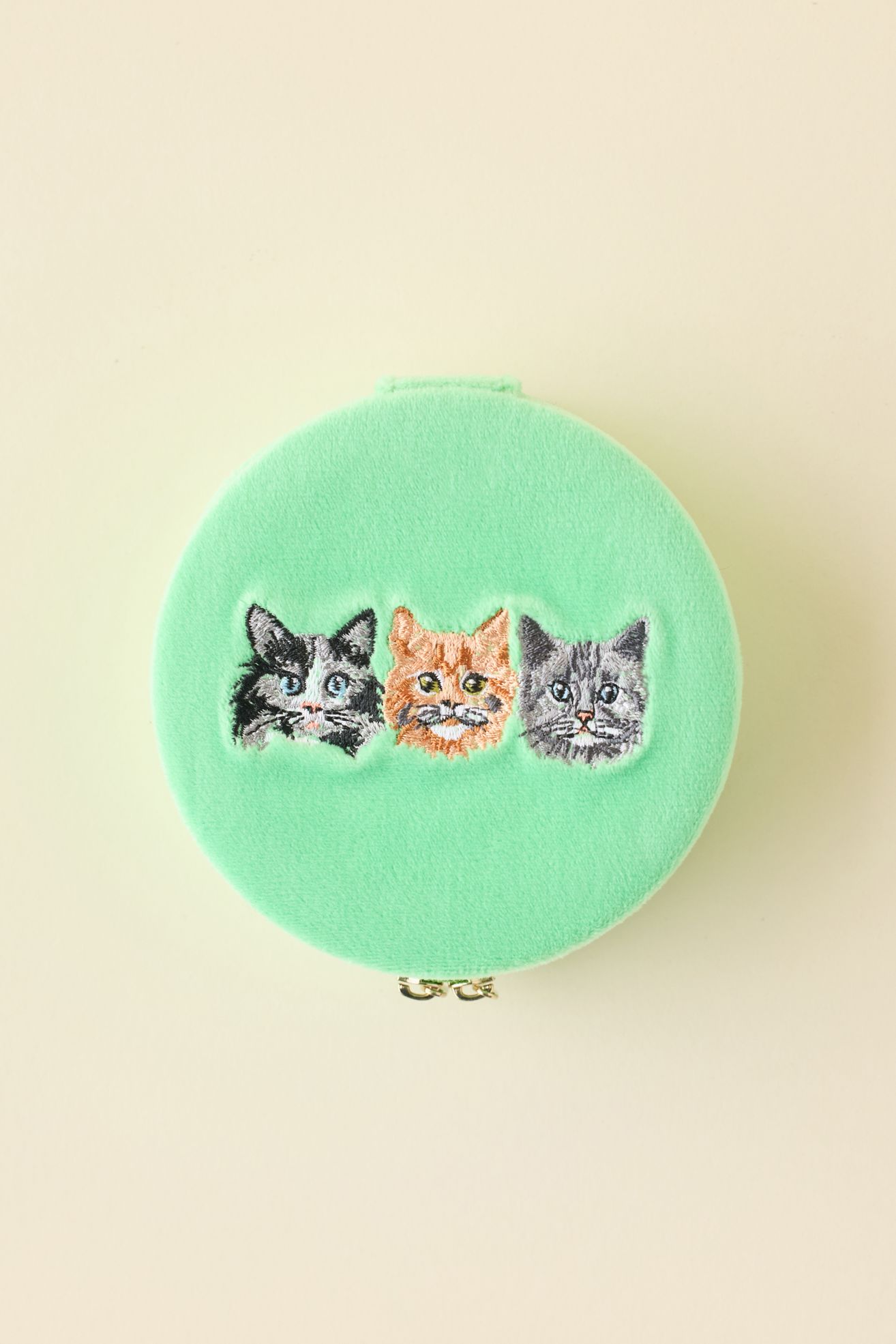Kitty Cat Embroidered Velvet Travel Jewelry Case - Green, Regular, ONE SIZE