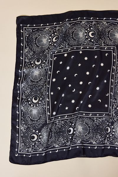 Foulard en satin à motif céleste