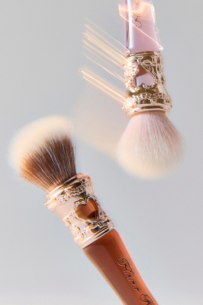 Flower Knows The Sweetie Bear Series Rounded Blush Brush