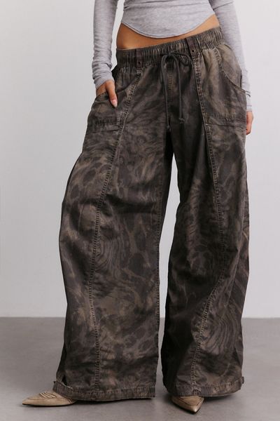 BDG Sunridge Mid-Rise Cargo Balloon Pants