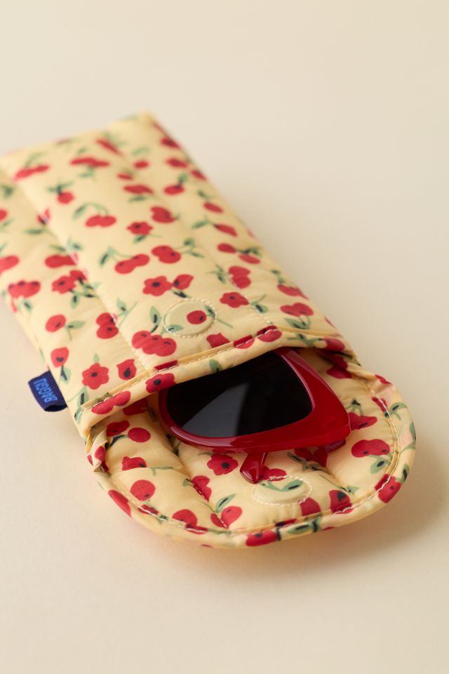Étui à lunettes matelassé Cherry Land UO Exclusif BAGGU #1