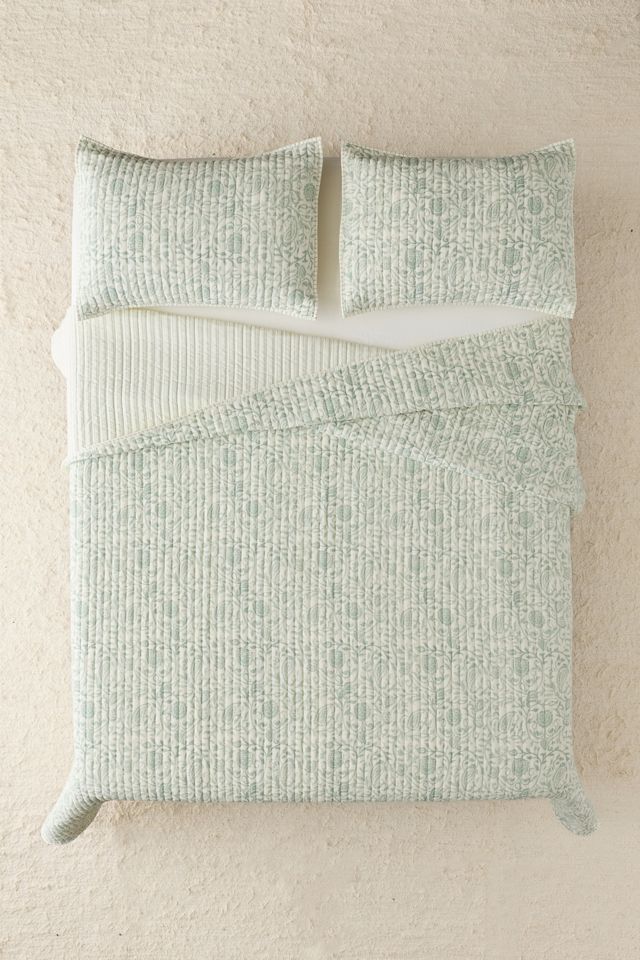 Eden Paisley Patterned Reversible 3-Piece Quilt Set #1